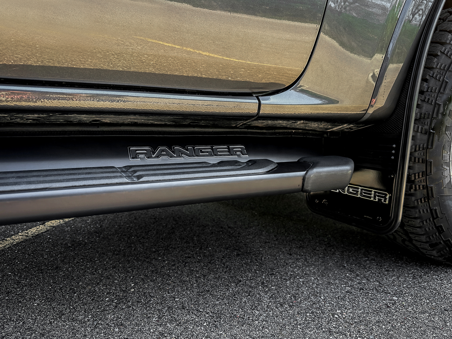 Image for Step Bar Filler, Crew Cab w/OEM Straight Bar, Black Anodized from AccessoriesCanada